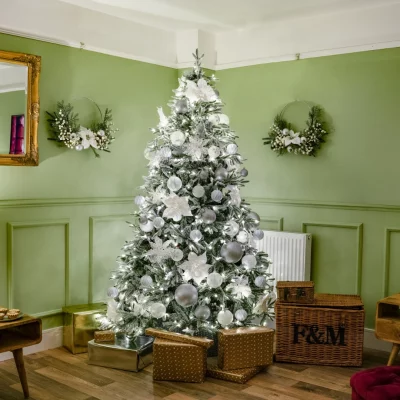 christmas decorators 19